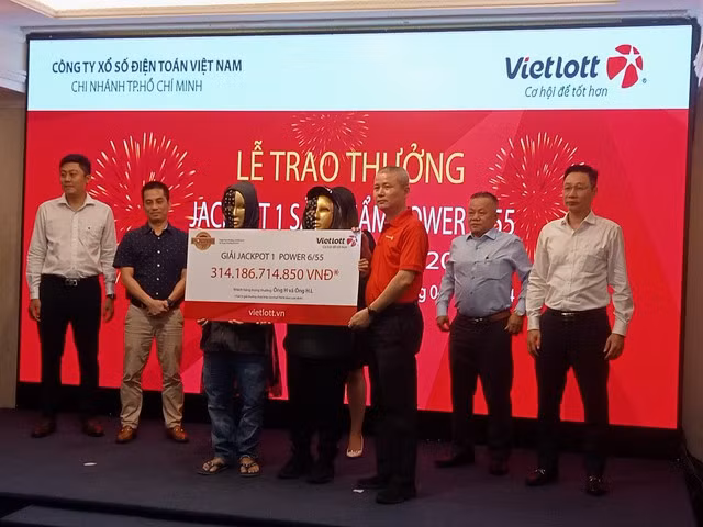 Ông H.L và ông H. cùng trúng thưởng giải Jackpot 1.