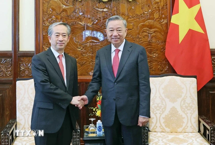 Chủ tịch nước Tô Lâm tiếp Đại sứ Trung Quốc tại Việt Nam Hùng Ba. (Ảnh: TTXVN) Chủ tịch nước Tô Lâm tiếp Đại sứ Trung Quốc tại Việt Nam Hùng Ba. (Ảnh: TTXVN)