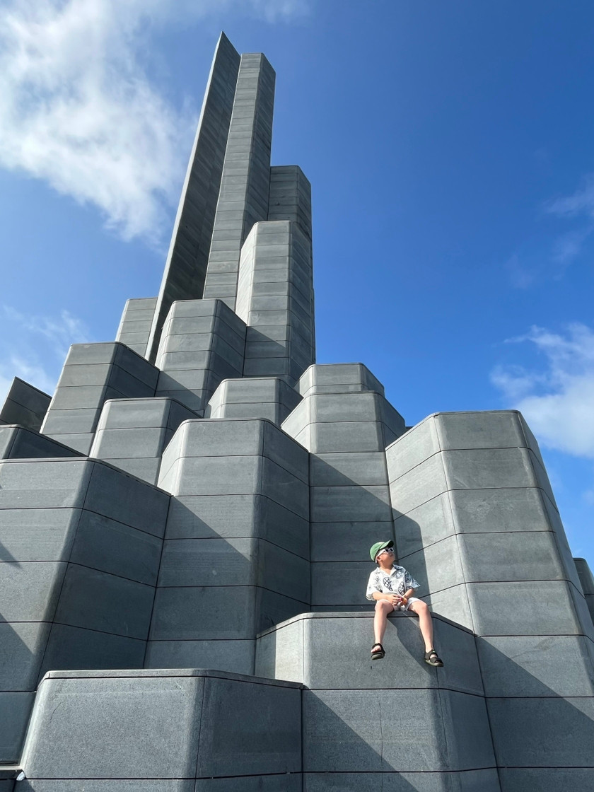 Ở bất kỳ góc nào, du khách cũng có thể có được những bức ảnh ấn tượng với Tháp Nghinh Phong (TP. Tuy Hòa, tỉnh Phú Yên). Ảnh: Phương Vi Ở bất kỳ góc nào, du khách cũng có thể có được những bức ảnh ấn tượng với Tháp Nghinh Phong (TP. Tuy Hòa, tỉnh Phú Yên). Ảnh: Phương Vi