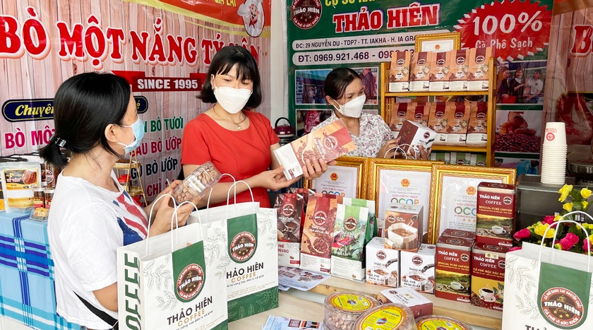 Khuyến khích doanh nghiệp thực hành kinh doanh có trách nhiệm trên mức quy định tối thiểu của pháp luật. Ảnh: Vũ Thảo