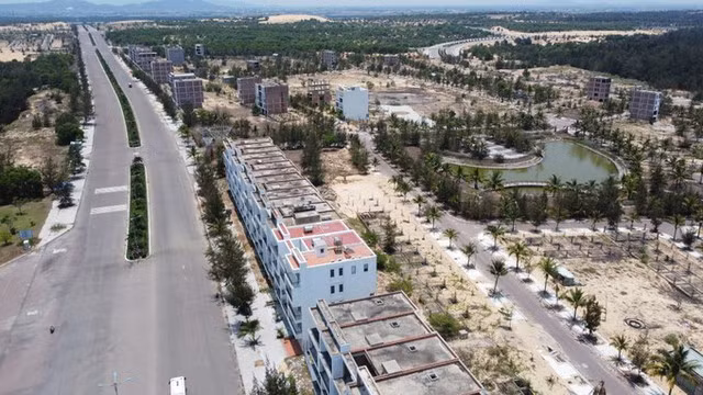 Toàn cảnh dự án FLC Lux City Quy Nhơn dở dang. Toàn cảnh dự án FLC Lux City Quy Nhơn dở dang.