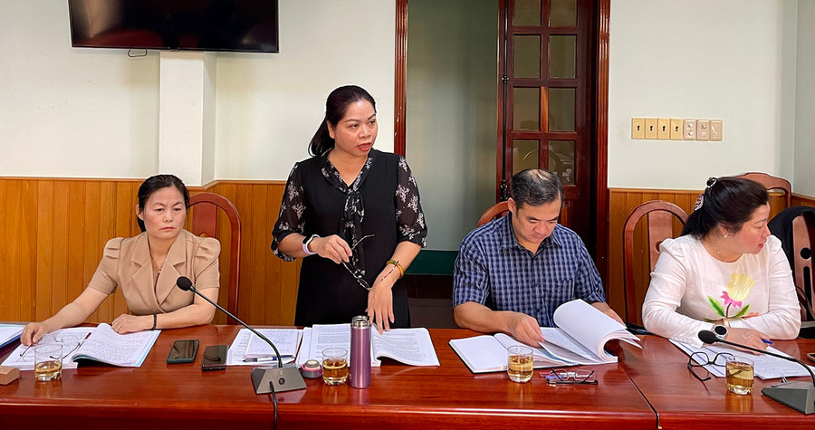 Bà Rơ Chăm H’Hồng-Chủ tịch Hội Liên hiệp Phụ nữ tỉnh nêu giải pháp đẩy lùi tình trạng tảo hôn. Ảnh: Lam Nguyên Bà Rơ Chăm H’Hồng-Chủ tịch Hội Liên hiệp Phụ nữ tỉnh nêu giải pháp đẩy lùi tình trạng tảo hôn. Ảnh: Lam Nguyên