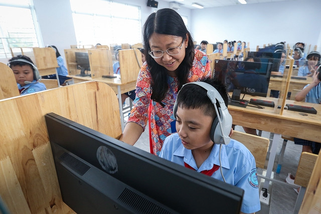 Nhiều địa phương có chính sách thu hút giáo viên, đặc biệt những môn thiếu GV nhiều như tiếng Anh, tin học, âm nhạc, mỹ thuật… Ảnh: NHẬT THỊNH