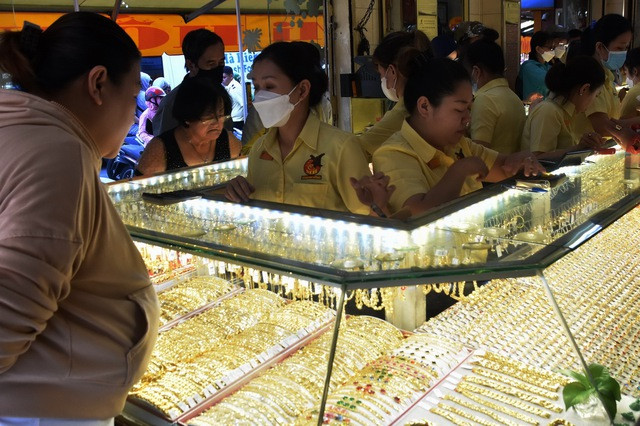 Giá vàng hôm nay của thế giới lúc 6 giờ ngày 12-3 giao dịch tại 2.185 USD/ounce