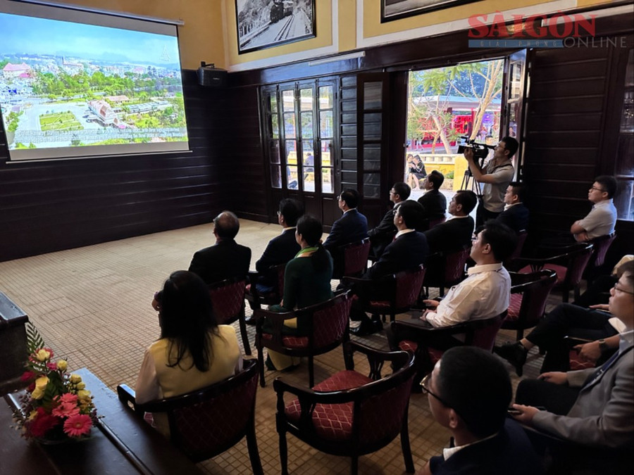 Không gian phòng chiếu phim tài liệu về đường sắt tại ga Đà Lạt. Ảnh: ĐOÀN KIÊN Không gian phòng chiếu phim tài liệu về đường sắt tại ga Đà Lạt. Ảnh: ĐOÀN KIÊN