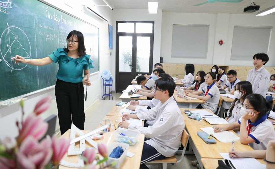 Học sinh miệt mài ôn tập chuẩn bị cho kỳ thi vào lớp 10. (Ảnh: PV/Vietnam+) Học sinh miệt mài ôn tập chuẩn bị cho kỳ thi vào lớp 10. (Ảnh: PV/Vietnam+)
