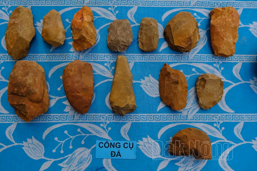 Các nhà khoa học dự đoán, di chỉ thôn 8 đã bước sang giai đoạn Hậu kỳ Đá mới, có niên đại cách ngày nay khoảng trên dưới 4.500 năm