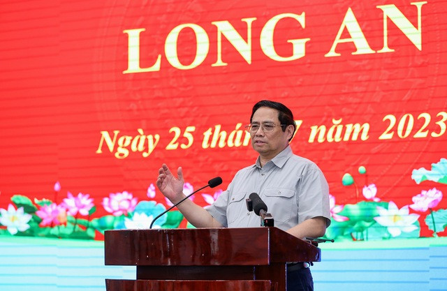 Thủ tướng hy vọng và tin tưởng Long An sẽ phát triển nhanh, bền vững. Ảnh: VGP/Nhật Bắc Thủ tướng hy vọng và tin tưởng Long An sẽ phát triển nhanh, bền vững. Ảnh: VGP/Nhật Bắc