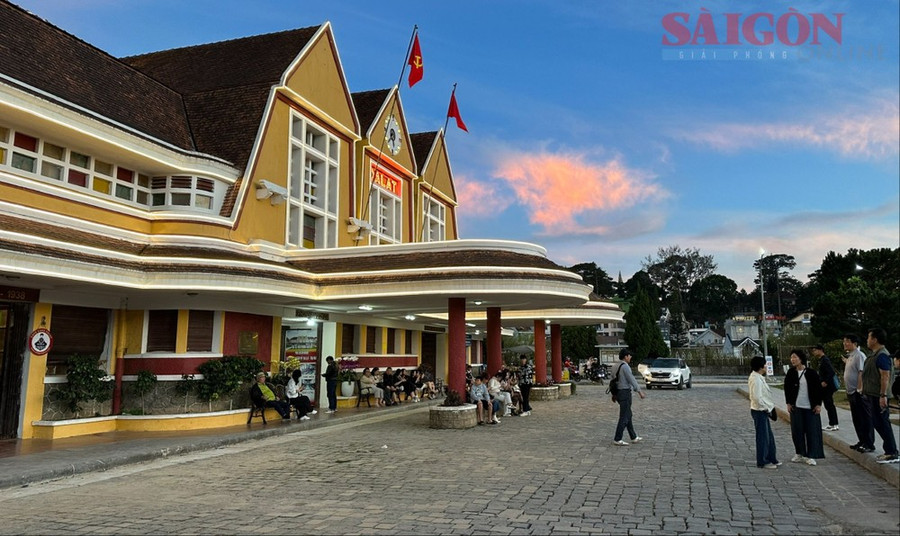 Ga Đà Lạt là địa điểm ưa thích của nhiều du khách khi đến với Đà Lạt. Ảnh: ĐOÀN KIÊN Ga Đà Lạt là địa điểm ưa thích của nhiều du khách khi đến với Đà Lạt. Ảnh: ĐOÀN KIÊN