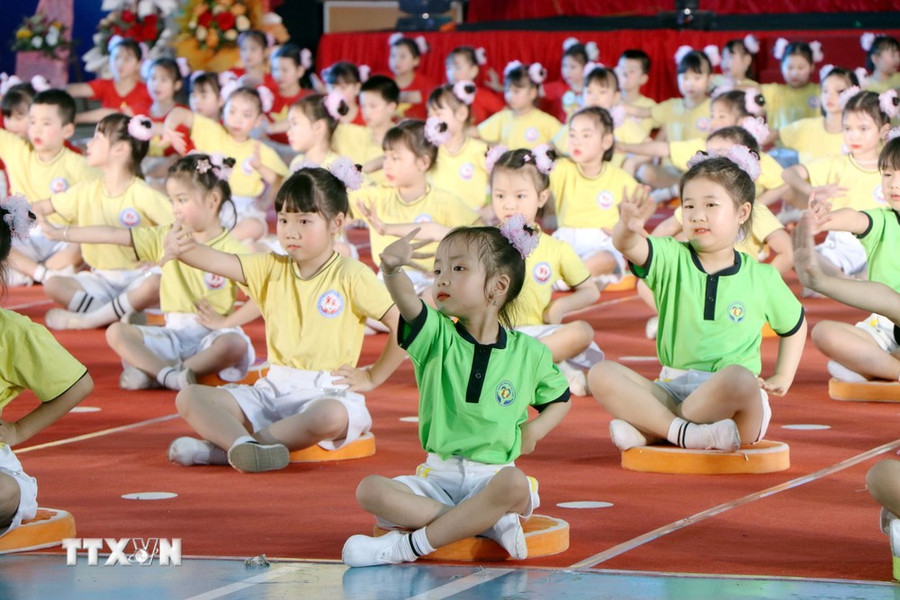 Việc phổ cập giáo dục mầm non sẽ thực hiện cho nhóm trẻ từ 3 đến 5 tuổi. (Ảnh: TTXVN) Việc phổ cập giáo dục mầm non sẽ thực hiện cho nhóm trẻ từ 3 đến 5 tuổi. (Ảnh: TTXVN)