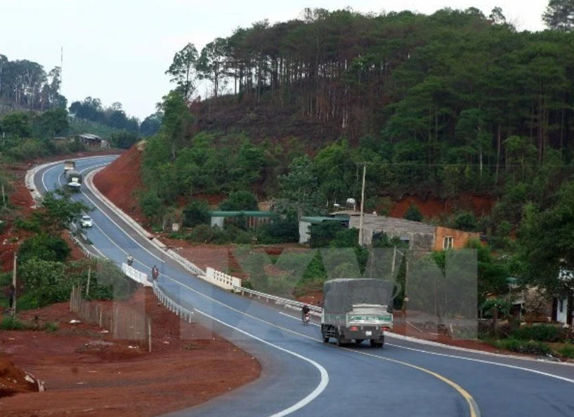 Một tuyến đường qua tỉnh Bình Phước. (Ảnh: Huy Hùng/TTXVN)