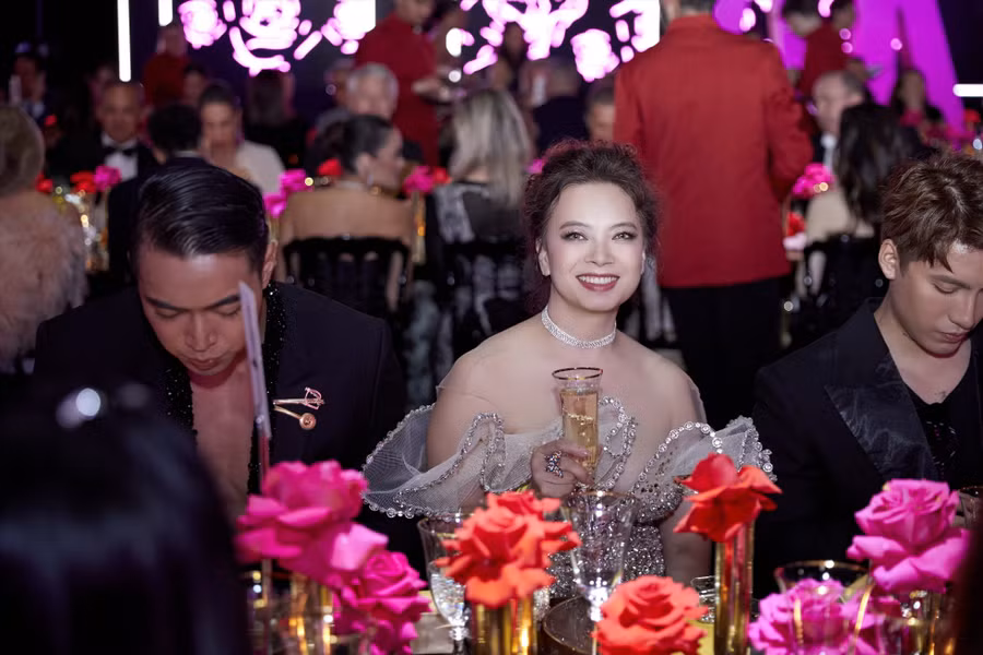 Nói thêm về trải nghiệm lần này, Lan Anh nghĩ rằng đây có thể là mong ước của người phụ nữ. Họ có thể khám phá những nét đẹp ưu việt nhất của mình để toả sáng đúng lúc, đặc biệt trong những sự kiện lớn như LHP Cannes.