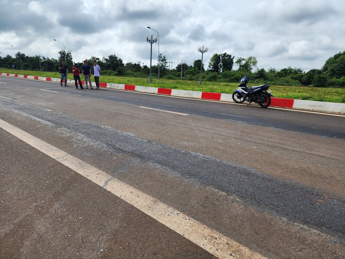 Đường ngàn tỉ chưa thông xe đã loang lổ điểm... sửa giáp mí - Ảnh 3. Dự án có tổng mức đầu tư hơn 1.200 tỉ đồng