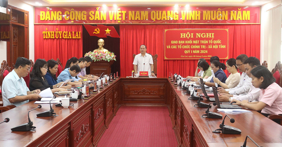 Phó Bí thư Tỉnh ủy Rah Lan Chung phát biểu chỉ đạo tại hội nghị. Ảnh: A.H Phó Bí thư Tỉnh ủy Rah Lan Chung phát biểu chỉ đạo tại hội nghị. Ảnh: A.H