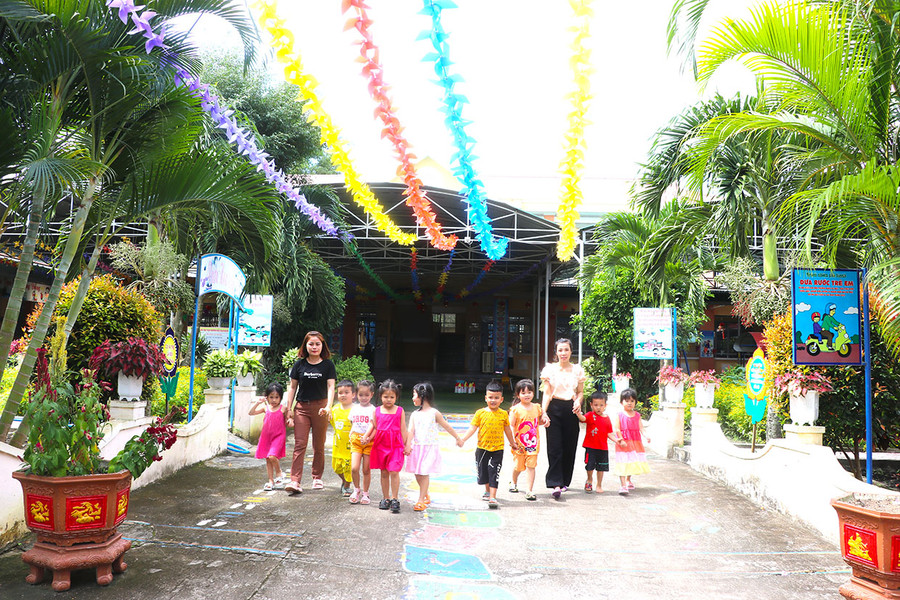 Trường Mẫu giáo Măng Non (xã Thành An, thị xã An Khê) xây dựng cảnh quan trường học xanh-sạch-đẹp-an toàn và thân thiện. Ảnh: An Phát Trường Mẫu giáo Măng Non (xã Thành An, thị xã An Khê) xây dựng cảnh quan trường học xanh-sạch-đẹp-an toàn và thân thiện. Ảnh: An Phát