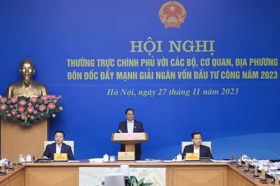 Thủ tướng Chính phủ Phạm Minh Chính ghi nhận, biểu dương những kết quả mà các bộ, cơ quan, địa phương đã nỗ lực đạt được, đóng góp quan trọng vào tăng trưởng và phục hồi, phát triển kinh tế-xã hội. Ảnh: nguồn VGP