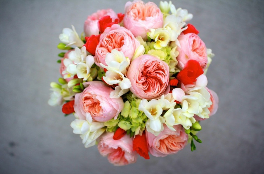 Những bó hoa đẹp sẽ giúp người thương thêm hạnh phúc trong ngày Valentine's Day. Ảnh: Xinhua Những bó hoa đẹp sẽ giúp người thương thêm hạnh phúc trong ngày Valentine's Day. Ảnh: Xinhua