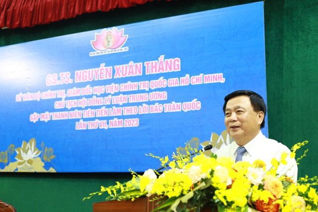 GS -TS Nguyễn Xuân Thắng: 'Phải thực hành tư tưởng Hồ Chí Minh’ - Ảnh 5. Ông Nguyễn Xuân Thắng phát biểu tại chương trình. Ảnh: NGỌC THẮNG