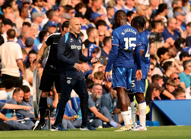 HLV Enzo Maresca phải cân nhắc từng nhân sự ra sân. HLV Enzo Maresca phải cân nhắc từng nhân sự ra sân.