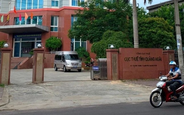 Cục thuế Quảng Ngãi đề nghị Bộ Công an tạm hoãn xuất cảnh đối với lãnh đạo 3 doanh nghiệp trên địa bàn. Cục thuế Quảng Ngãi đề nghị Bộ Công an tạm hoãn xuất cảnh đối với lãnh đạo 3 doanh nghiệp trên địa bàn.