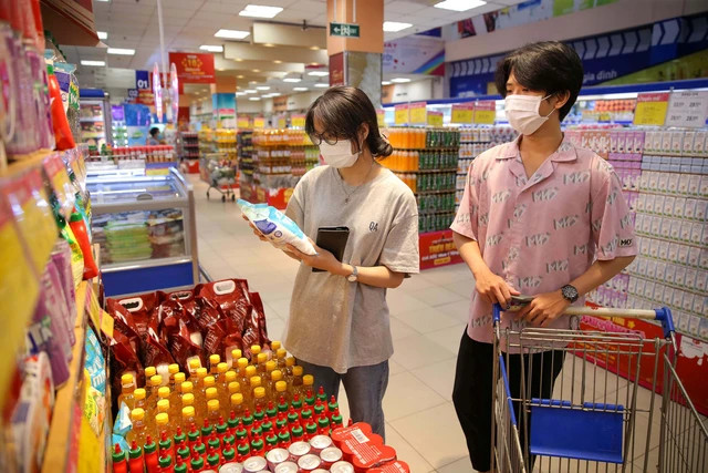 Với mức sống của hàng triệu người dân thành thị hiện nay thì mức giảm trừ gia cảnh đang áp dụng không đủ trang trải cho những chi phí từ thuê nhà đến đi lại, sinh hoạt hằng ngày. Ảnh: Hoàng Triều