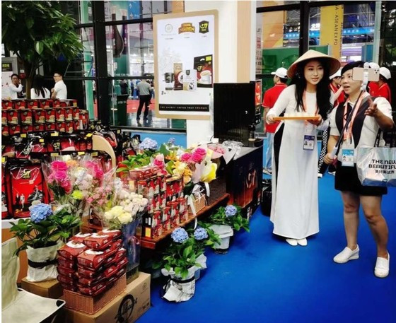 Gian hàng Trung Nguyên Legend với hệ sản phẩm cà phê năng lượng đậm đà bản sắc Việt Nam tạo ấn tượng đặc biệt với đông đảo doanh nghiệp, đối tác, khách hàng quốc tế tại triển lãm CAEXPO 2023 Gian hàng Trung Nguyên Legend với hệ sản phẩm cà phê năng lượng đậm đà bản sắc Việt Nam tạo ấn tượng đặc biệt với đông đảo doanh nghiệp, đối tác, khách hàng quốc tế tại triển lãm CAEXPO 2023