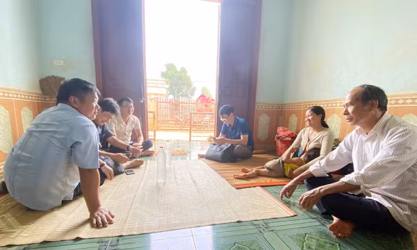 Lãnh đạo, cán bộ Cục An ninh nội địa Bộ Công an thăm, gặp, vận động gia đình có người xuất cảnh trái phép.