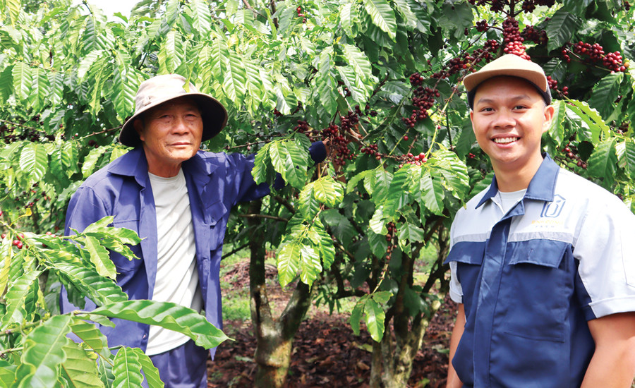 Cha và con đang đồng hành để từng bước chuyển đổi xanh trong sản xuất nông nghiệp