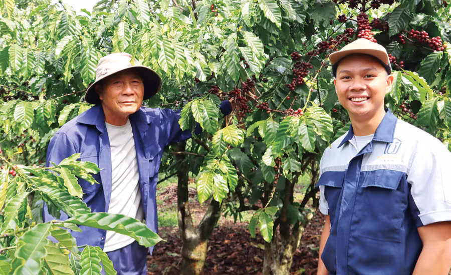 Cha và con đang đồng hành để từng bước chuyển đổi xanh trong sản xuất nông nghiệp