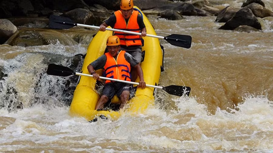 Thử cảm giác mạnh với chèo thuyền vượt thác ở Đà Lạt. (Nguồn ảnh: Internet)