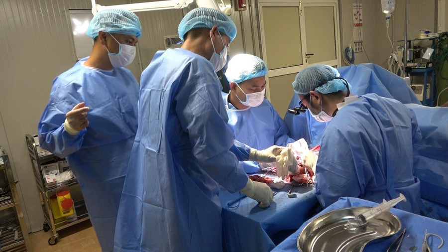 Thực hiện nối bó cơ cho bệnh nhân người Pakistan Thực hiện nối bó cơ cho bệnh nhân người Pakistan