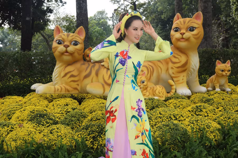 Trước khung cảnh giao mùa, Thanh Mai thấy hạnh phúc và biết ơn khi một năm qua đã khép lại với thật nhiều niềm vui. Cô mong sự bình yên, nhẹ nhàng sẽ lại đến trong năm mới. Ảnh: NVCC