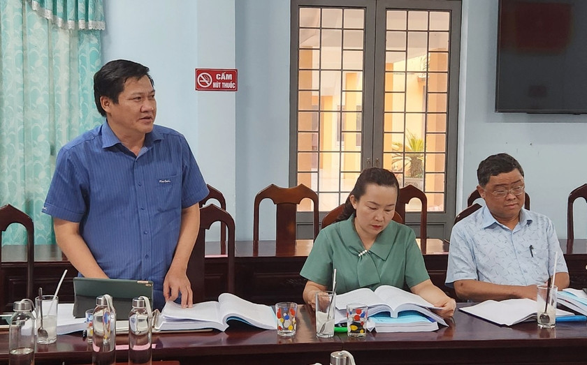 Ủy viên Ban Thường vụ Tỉnh ủy, Phó Chủ tịch Thường trực HĐND tỉnh Trương Văn Đạt nêu ý kiến tại buổi làm việc với UBND huyện Mang Yang về việc chấp hành pháp luật về xử phạt vi phạm hành chính trong lĩnh vực đất đai từ đầu năm 2020 đến tháng 6-2023. Ảnh: Ngọc Sang