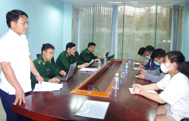 Lực lượng chức năng tiến hành khai thác thêm thông tin từ các nạn nhân Lực lượng chức năng tiến hành khai thác thêm thông tin từ các nạn nhân
