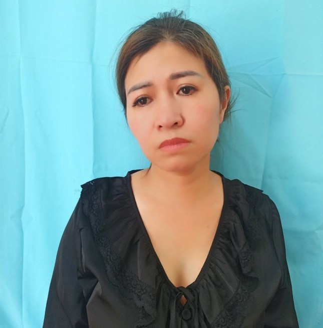 Đối tượng Trần Thị Liên và Vũ Thị Loan (ảnh dưới) tích cực giúp sức cùng đối tượng Phạm Việt Cường làm hóa đơn khống, chiếm đoạt tiền của nhà nước. Ảnh: A.K Đối tượng Trần Thị Liên và Vũ Thị Loan (ảnh dưới) tích cực giúp sức cùng đối tượng Phạm Việt Cường làm hóa đơn khống, chiếm đoạt tiền của nhà nước. Ảnh: A.K