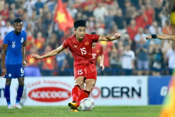 Đình Bắc mở tỉ số trên chấm 11 m cho U23 Việt Nam
