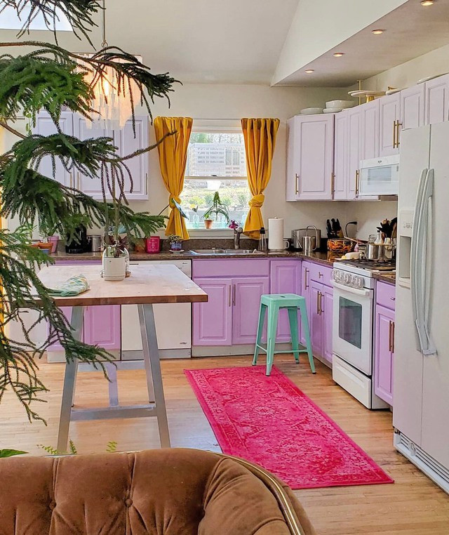 Sự pha trộn giữa các gam màu pastel tương phản như: Vàng mù tạt, tím lilac, hồng baby sẽ đem tới cái nhìn tuyệt đẹp và “ảo diệu” vô cùng. Cả không gian của gia đình bạn sẽ trở nên vui nhộn và đáng yêu hơn nhiều khi áp dụng phong cách này. Sự pha trộn giữa các gam màu pastel tương phản như: Vàng mù tạt, tím lilac, hồng baby sẽ đem tới cái nhìn tuyệt đẹp và “ảo diệu” vô cùng. Cả không gian của gia đình bạn sẽ trở nên vui nhộn và đáng yêu hơn nhiều khi áp dụng phong cách này.