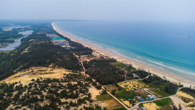 Quảng Ngãi: Quy hoạch xây dựng khu công nghiệp - đô thị - dịch vụ 3.400 ha - Ảnh 2. Đơn vị tư vấn đã tận dụng điều kiện tự nhiên sông, suối, hồ... để quy hoạch xây dựng KCN Bình Thanh hiện đại, kiểu mẫu. Ảnh: P.A