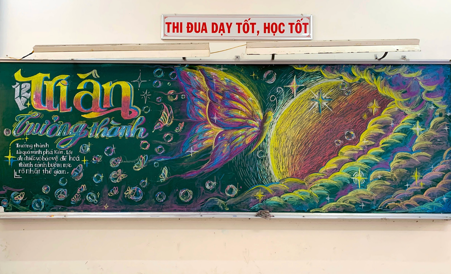 Bức vẽ trên bảng của các em học sinh lớp 12 Chuyên Văn trường THPT chuyên Thoại Ngọc Hầu (An Giang) gây sốt. Ảnh NVCC