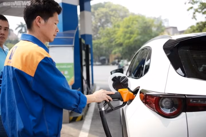 Doanh nghiệp dự báo giá xăng dầu trong nước lại tiếp tục tăng tại kỳ điều hành ngày 11/8 tới. (Ảnh minh họa: Công Hiếu).