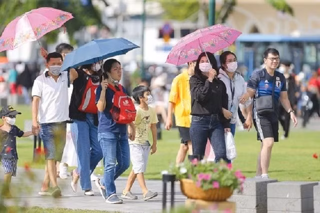 Đề xuất hoán đổi ngày làm việc để người lao động được nghỉ 5 ngày dịp Lễ 30-4 và 1-5.