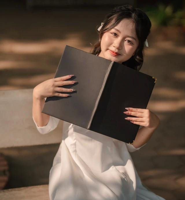 Ngoài giỏi toán, Mai còn thành thạo tiếng Anh. Ảnh NVCC Ngoài giỏi toán, Mai còn thành thạo tiếng Anh. Ảnh NVCC