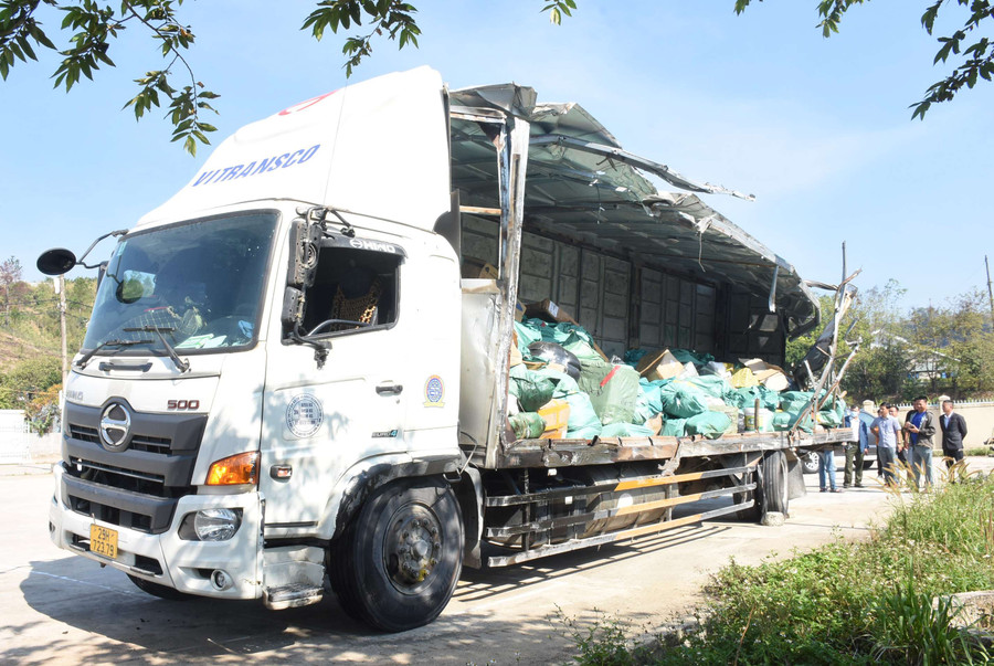 Xe chở thư báo gây tai nạn tại Đăk Glei. Ảnh: HN Xe chở thư báo gây tai nạn tại Đăk Glei. Ảnh: HN