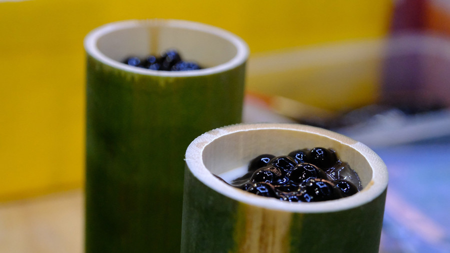 Thức uống được đựng trong ống tre đã qua vệ sinh rất kỹ.