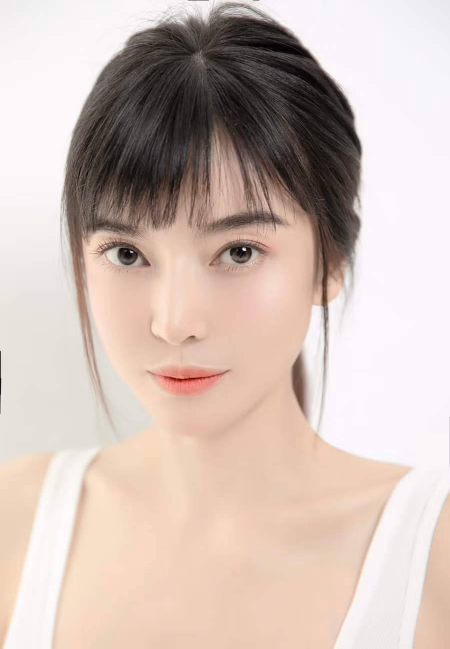 Nói về cuộc sống cá nhân, nữ diễn viên sinh năm 1990 cho biết bản thân chọn lối sống tối giản, bán bớt những món đồ không cần thiết và tích lũy những khoản tiền kiếm được từ việc đóng phim, kinh doanh, quảng cáo... Ảnh: NVCC