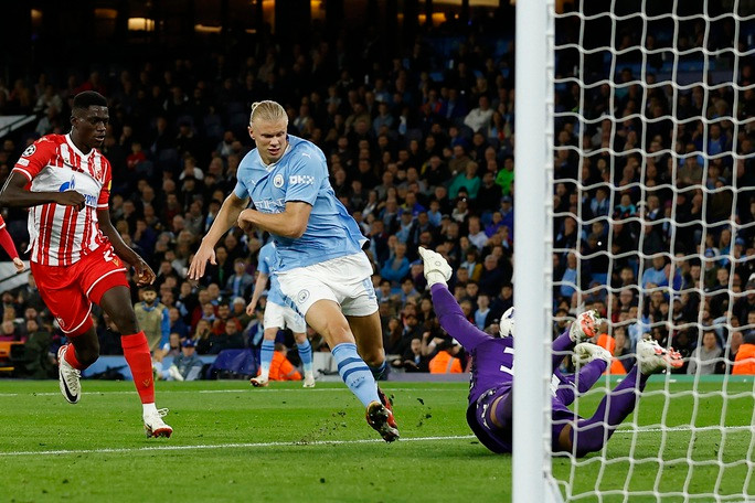 Man City ngược dòng hạ Crvena Zvezda, Barcelona vùi dập Antwerp - Ảnh 1. Erling Haaland chưa để lại nhiều dấu ấn ở trận mở màn