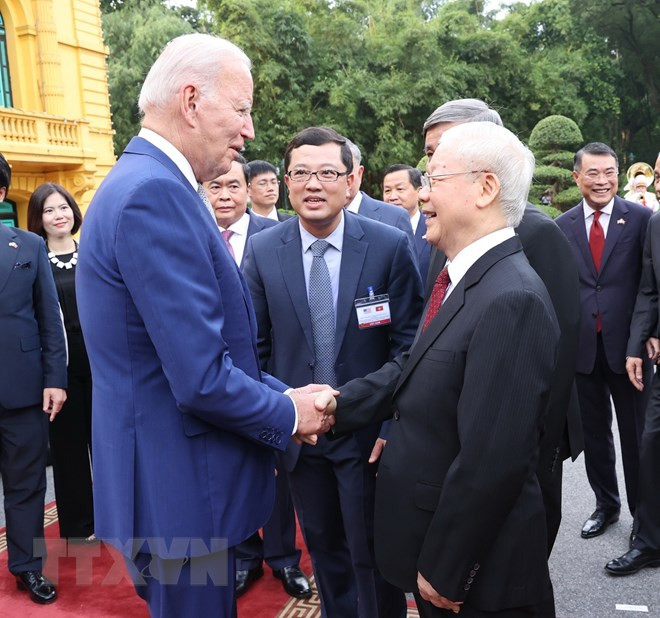 Tổng Bí thư Nguyễn Phú Trọng đón Tổng thống Hoa Kỳ Joe Biden. (Ảnh: Trí Dũng/TTXVN) Tổng Bí thư Nguyễn Phú Trọng đón Tổng thống Hoa Kỳ Joe Biden. (Ảnh: Trí Dũng/TTXVN)