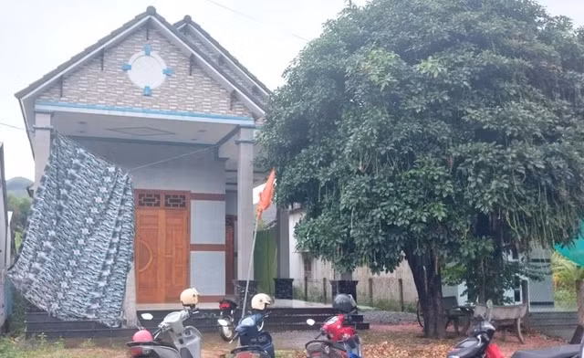 Ngôi nhà tổ công tác thi hành án dân sự bị vợ chồng Nghiệp - Xuân "nhốt" bên trong