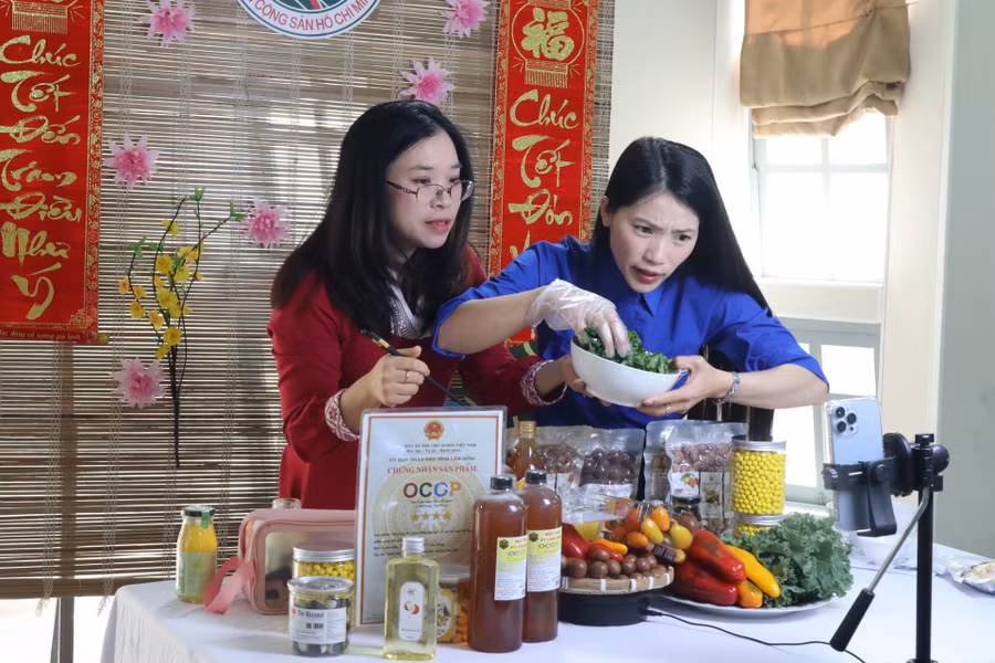 Kênh TikTok Hoàng Anh Macca đạt doanh thu hơn 41 triệu đồng sau 2 giờ livestream bán sản phẩm OCOP của thanh niên Lâm Đồng