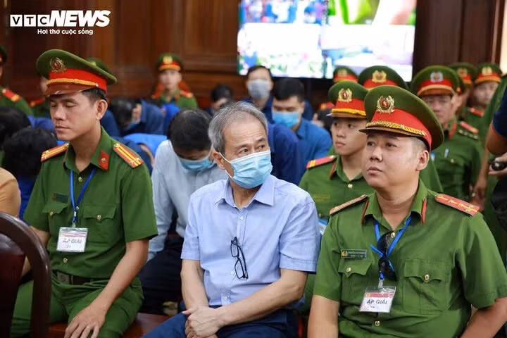 Các bị cáo tại phiên toà.